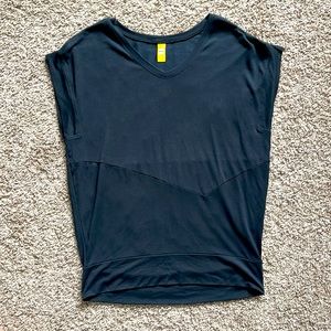 Black Lolë short dolman sleeve top